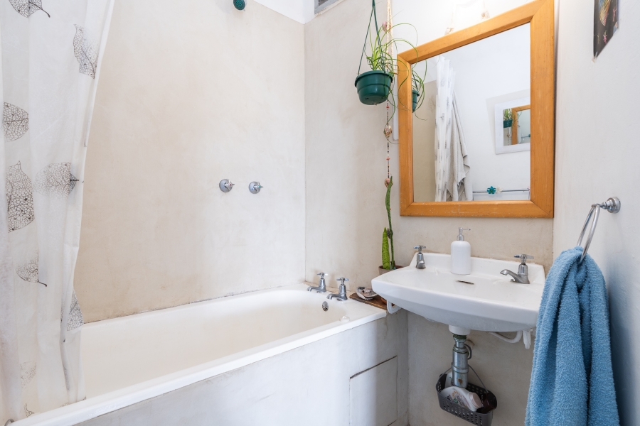 1 Bedroom Property for Sale in Vredehoek Western Cape